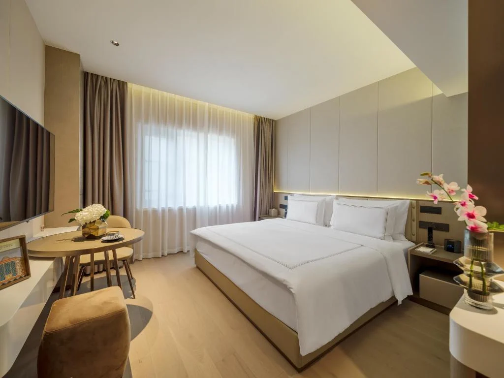 Off-season modern hotel room retreat with king bed, soft natural light and minimalist decor for quiet travel stay